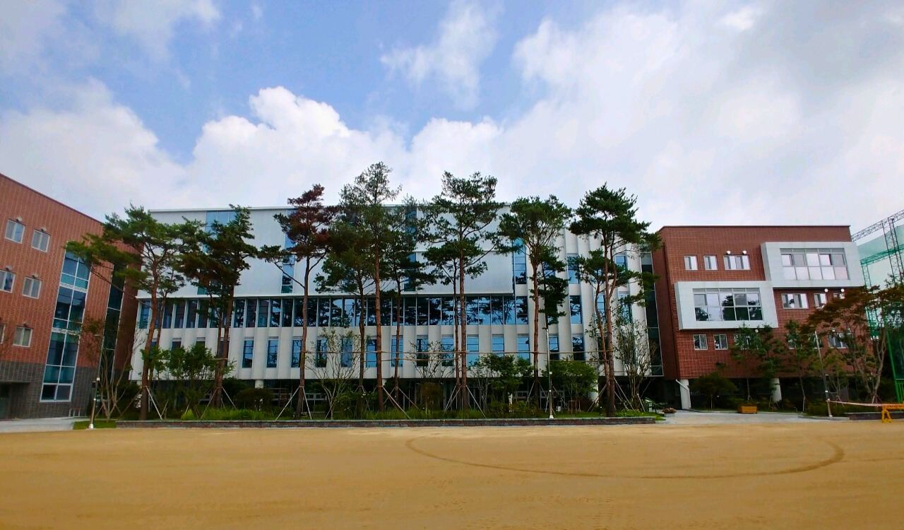 즐겁게 배우고 함께 성장하는 행복한 규장중학교